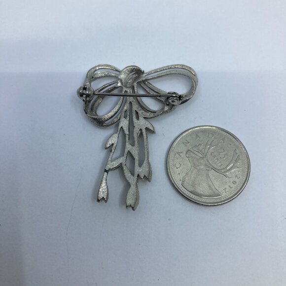 Vtg Avon de Belleville Boucher # 2593 brushed silver tone rhinestone bow brooch - Picture 2 of 2
